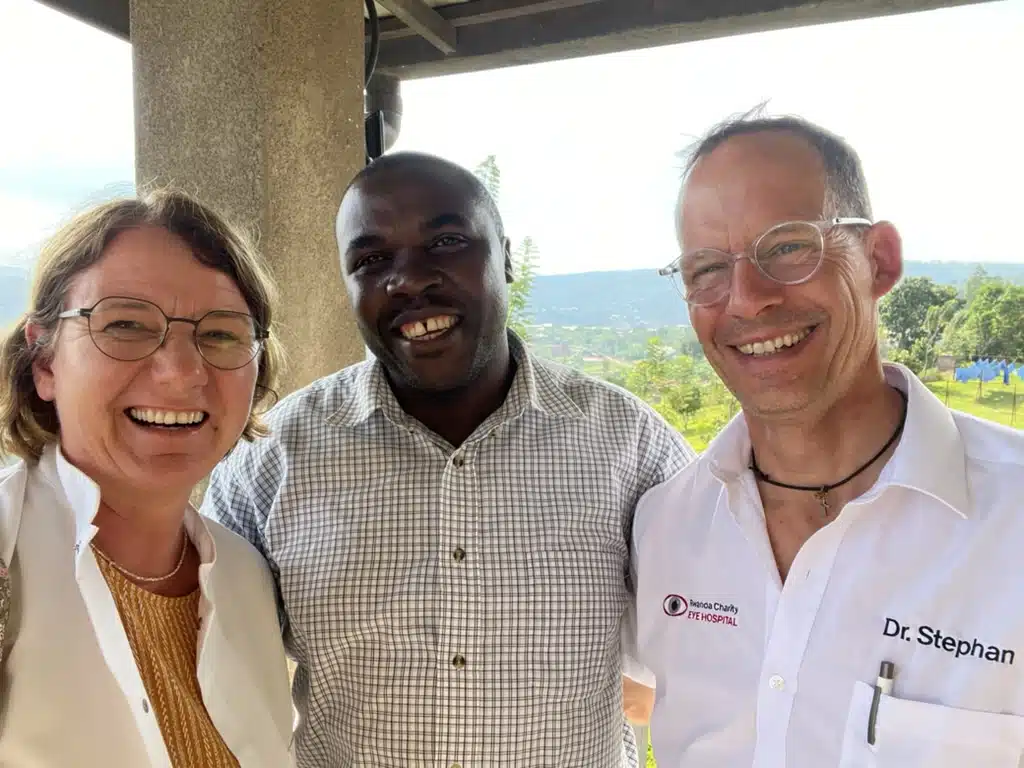 Silke und Stephan mit unserem Anästhesisten Dr. Donatien - survived Marburg virus infection